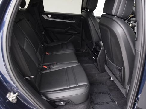 Used 2024 Porsche Cayenne AWD/4WD image 20