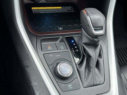 Used 2021 Toyota RAV4 Limited image 24