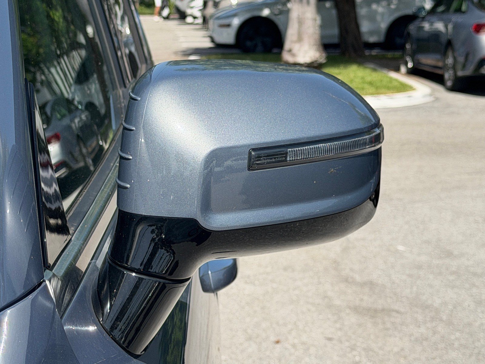 Used 2025 Kia Telluride SX w/ SX Captain's Chair Package FWD image 54