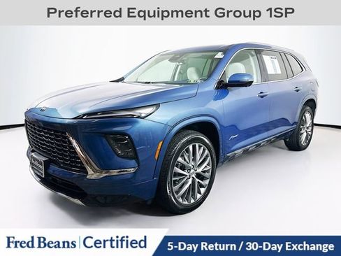 Certified 2025 Buick Enclave Avenir image 3