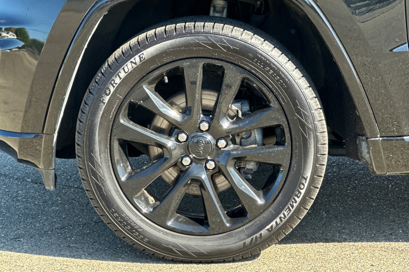 Used 2020 Jeep Grand Cherokee Altitude AWD/4WD image 34