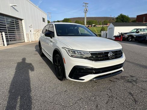 Used 2022 Volkswagen Tiguan SE R-Line AWD/4WD image 2