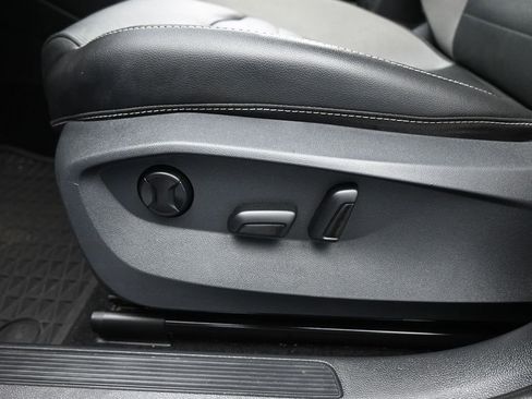 Used 2022 Volkswagen Taos SEL w/ Panoramic Sunroof Package image 11