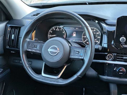 Used 2022 Nissan Pathfinder SV FWD image 27