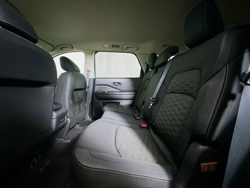 Used 2024 Nissan Pathfinder S image 27