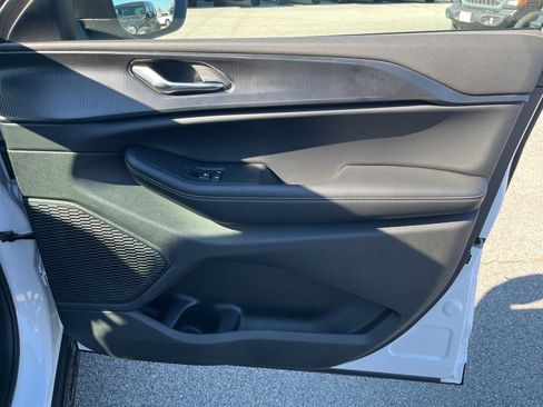 New 2025 Jeep Grand Cherokee image 10