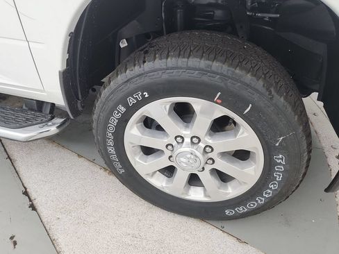 New 2026 RAM 2500 Laramie AWD/4WD image 24