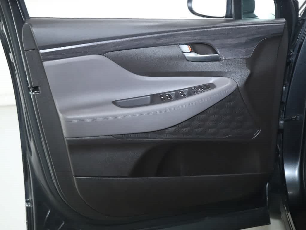 Used 2020 Hyundai Santa Fe SE FWD image 15