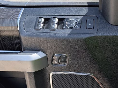 Used 2021 Ford F250 Lariat w/ Lariat Ultimate Package AWD/4WD image 26