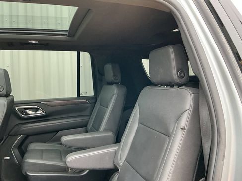 Used 2023 Chevrolet Suburban Z71 w/ Luxury Package AWD/4WD image 18