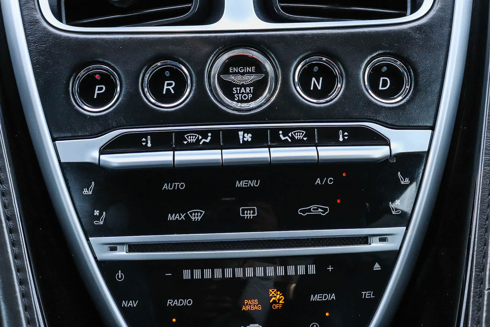 Used 2020 Aston Martin DB11 Coupe RWD image 19