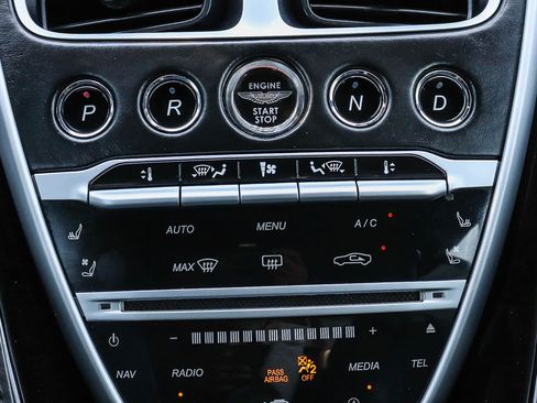 Used 2020 Aston Martin DB11 Coupe RWD image 19