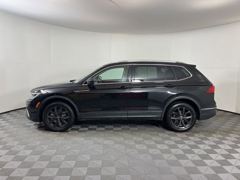 Used 2024 Volkswagen Tiguan SE image 2