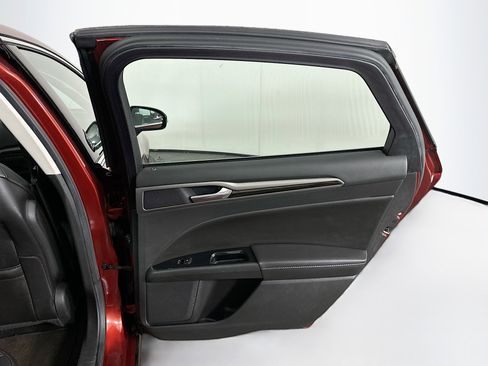 Used 2014 Ford Fusion SE w/ Equipment Group 202A image 26