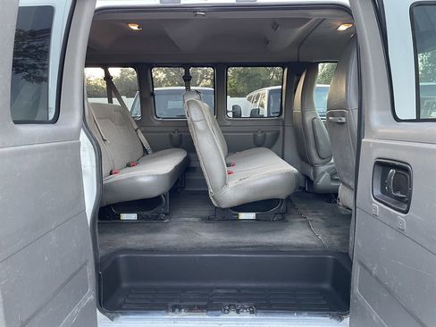 Used 2017 Chevrolet Express 3500 LT w/ LT Preferred Equipment Group image 32