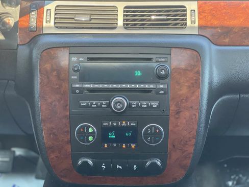 Used 2013 Chevrolet Suburban LT w/ Luxury Package AWD/4WD image 15