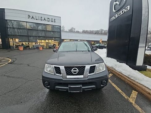 Used 2015 Nissan Frontier SV image 3