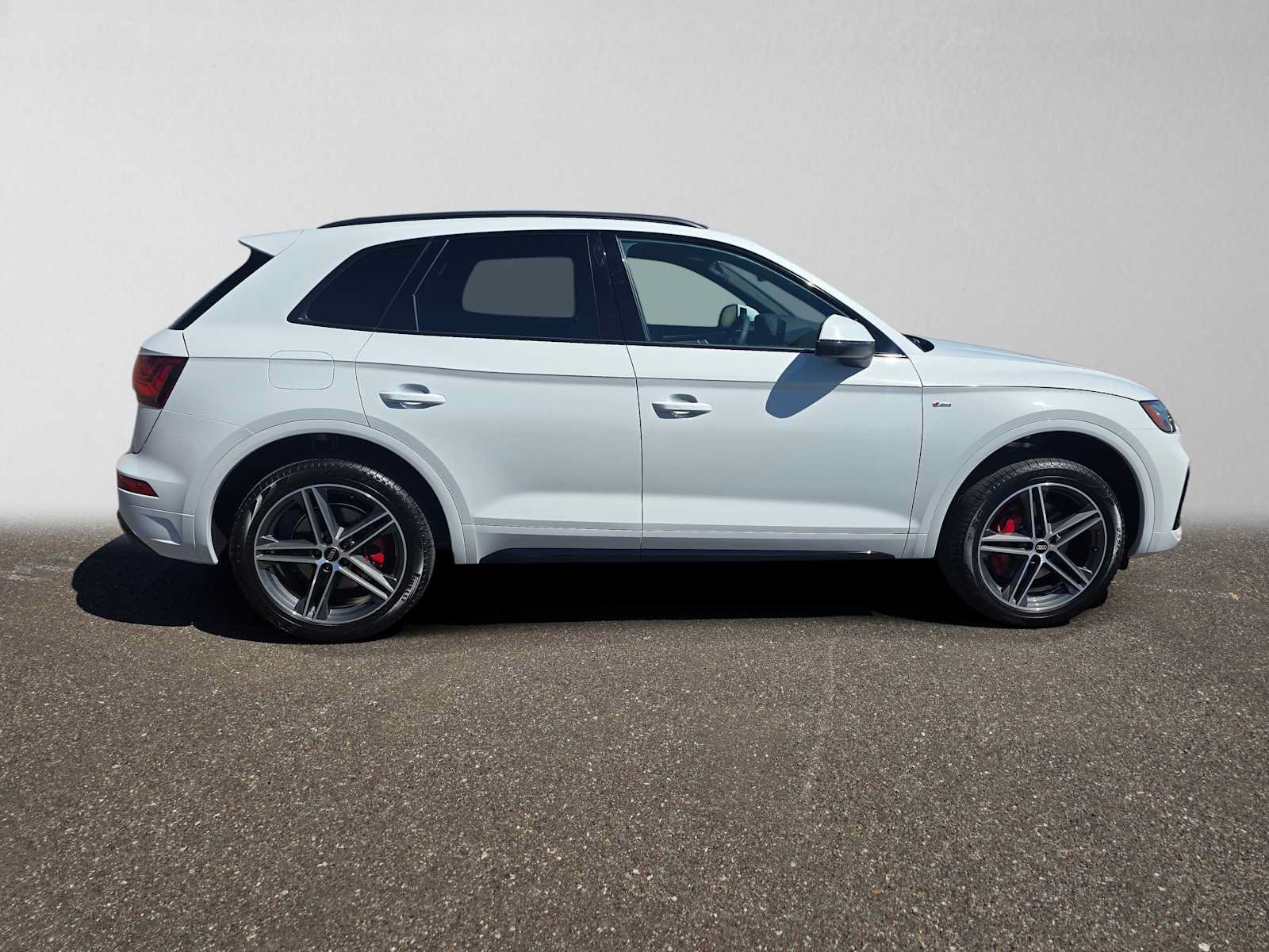 Used 2025 Audi Q5 e Premium Plus w/ Premium Plus Package AWD/4WD image 3
