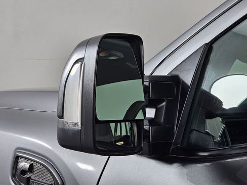 Used 2019 Nissan Titan SV w/ SV Convenience Package image 11