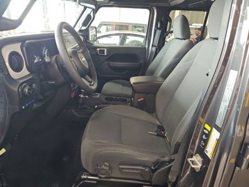 Used 2024 Jeep Wrangler Unlimited AWD/4WD image 9
