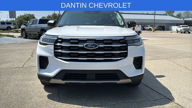 Used 2025 Ford Explorer Active RWD image 2