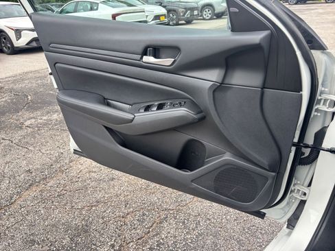 Used 2025 Nissan Altima 2.5 SV FWD image 18