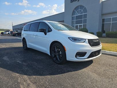 New 2026 Chrysler Pacifica Limited