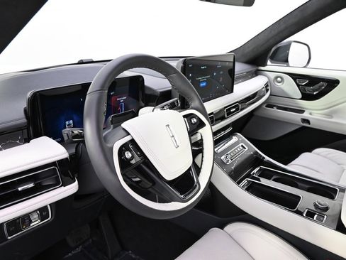 New 2026 Lincoln Aviator Black Label w/ Jet Appearance Package image 11