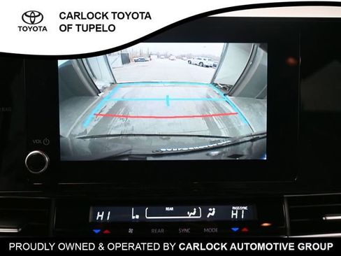 Used 2025 Toyota Sienna LE image 11