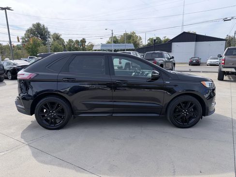 Used 2020 Ford Edge ST-Line w/ Cold Weather Package image 6