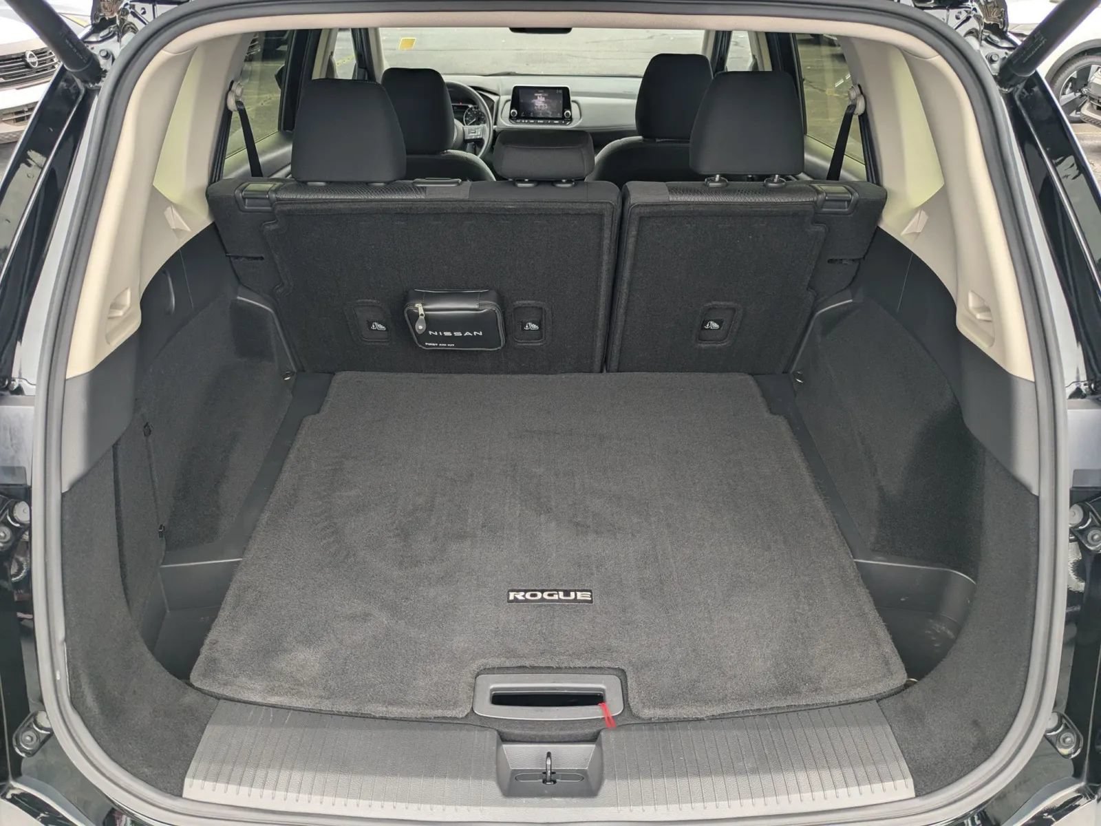 Certified 2024 Nissan Rogue SV FWD image 16