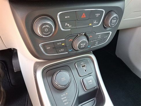 Used 2021 Jeep Compass Latitude w/ Driver Assistance Group image 15