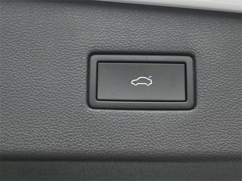 Used 2022 Volkswagen Tiguan SE R-Line image 33