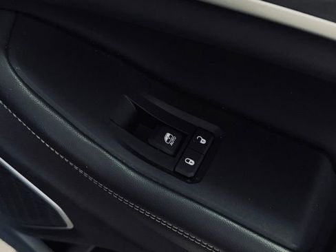 Used 2023 Jeep Grand Cherokee Limited w/ Black Appearance Package image 14