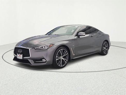 Used 2019 INFINITI Q60 3.0t Luxe w/ Essential Package image 3