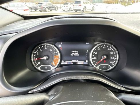 Used 2021 Jeep Renegade Latitude w/ Sun & Sound Group image 31