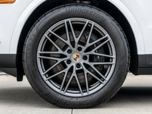Certified 2025 Porsche Cayenne image 13