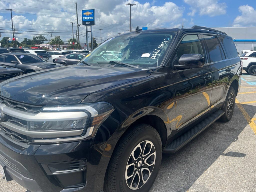 Used 2024 Ford Expedition XLT RWD image 1