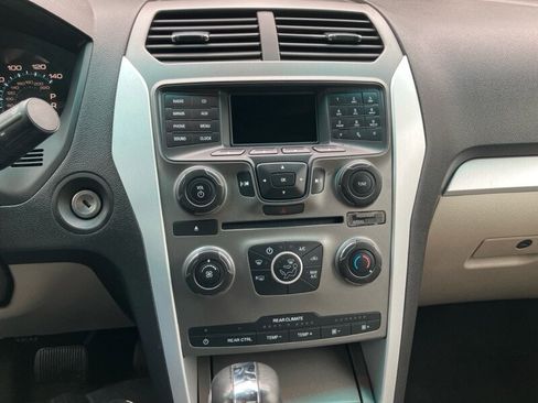 Used 2014 Ford Explorer XLT image 10