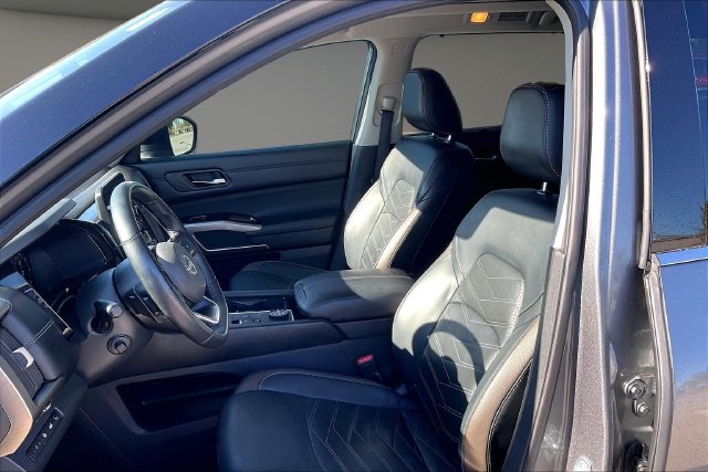 Used 2023 Nissan Pathfinder Platinum AWD/4WD image 23