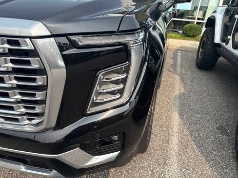 Used 2025 GMC Yukon Denali AWD/4WD image 2