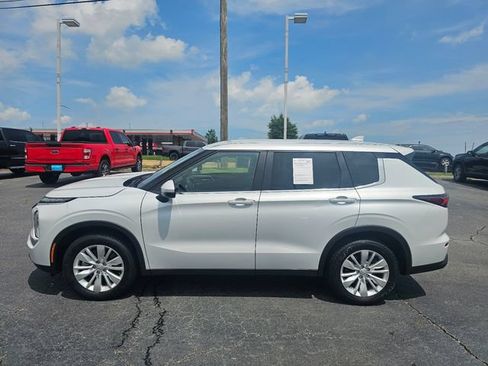 Used 2025 Mitsubishi Outlander ES FWD image 4