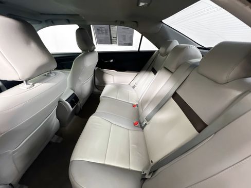 Used 2014 Toyota Camry XLE w/ Leather Package image 29
