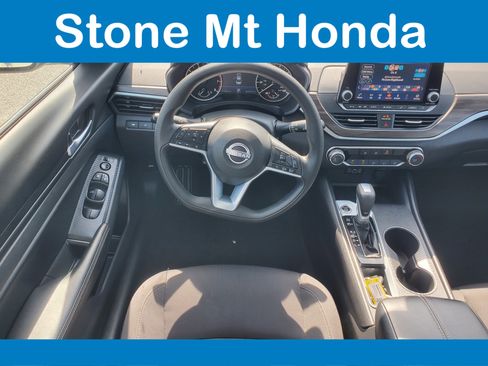 Used 2025 Nissan Altima 2.5 SV FWD image 15