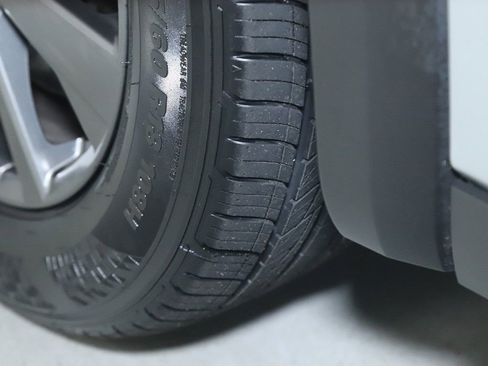 Certified 2025 Nissan Pathfinder SV FWD image 38