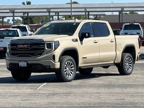 Used 2022 GMC Sierra 1500 AT4 w/ AT4 Premium Package AWD/4WD image 7