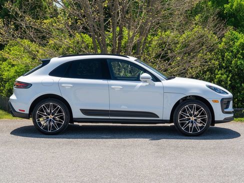 Certified 2026 Porsche Macan AWD/4WD image 9