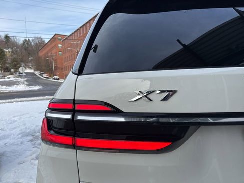 Used 2024 BMW X7 xDrive40i image 8