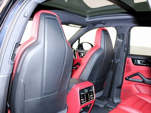 Used 2020 Porsche Cayenne image 22