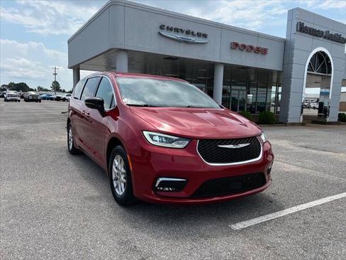 Certified 2025 Chrysler Pacifica Select FWD image 1